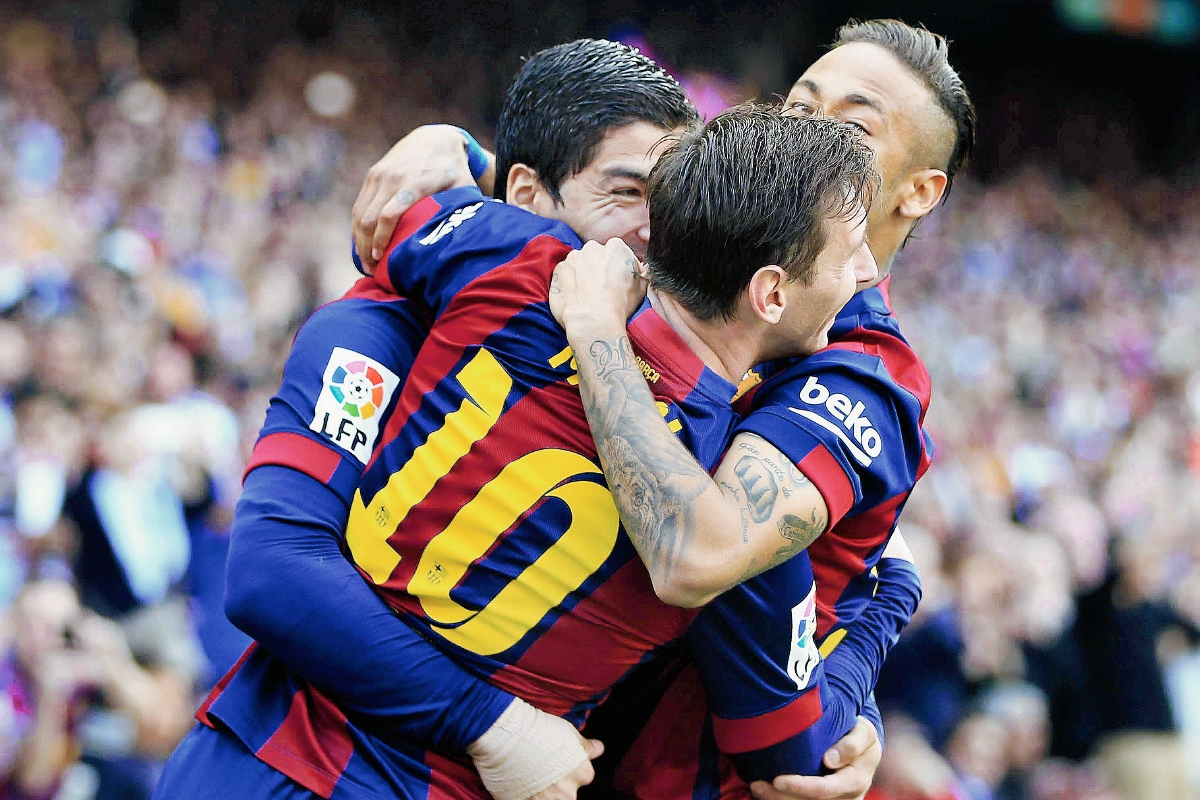 Suárez y Messi fueron decisivos este sábado ante el Valencia. (Foto Prensa Libre:EFE)