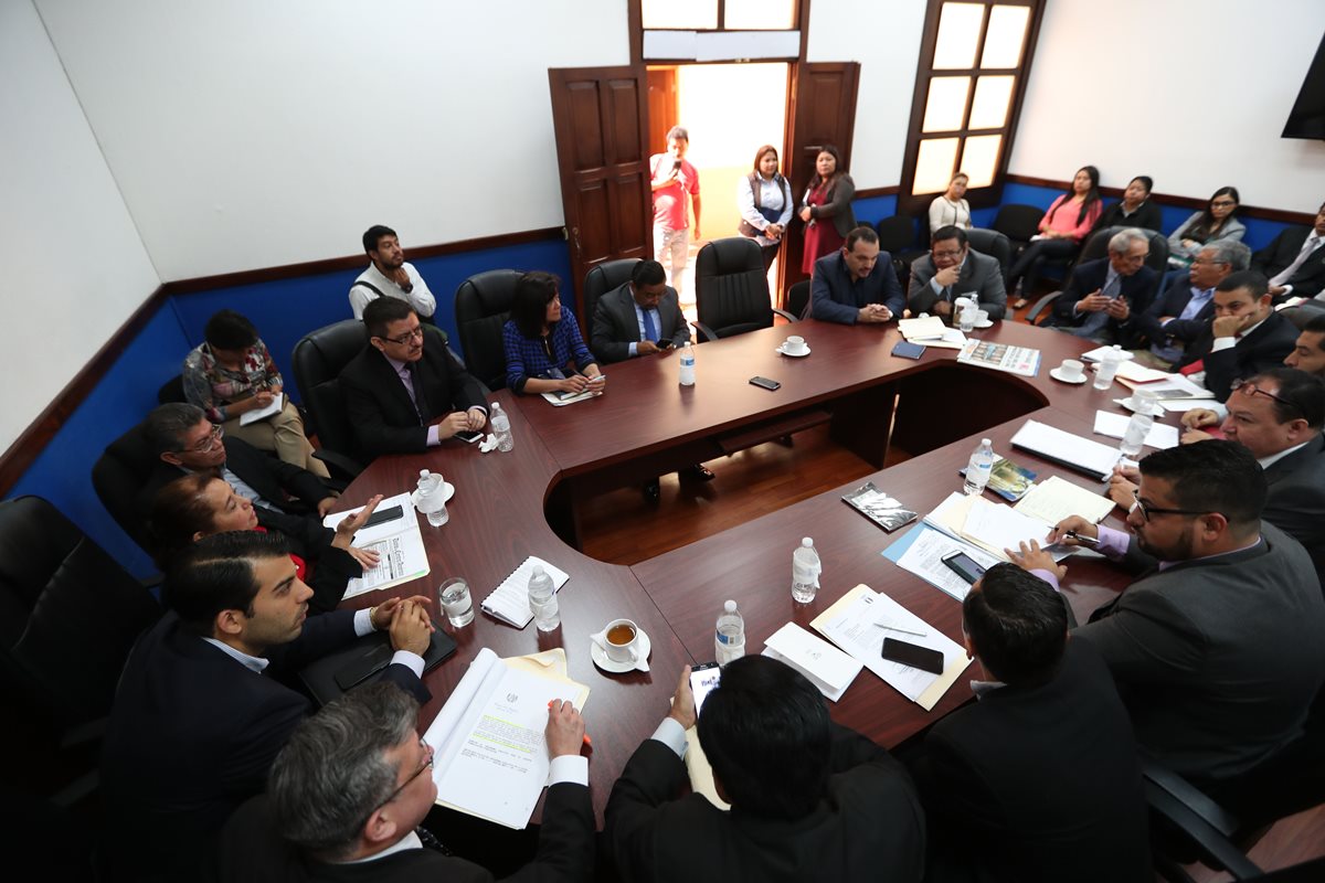 En una tensa reunión la Comisión de Deportes del Congreso llegó a un acuerdo para presentar la Iniciativa 5421 al Pleno del Congreso. (Foto Prensa Libre: Jorge Ovalle)