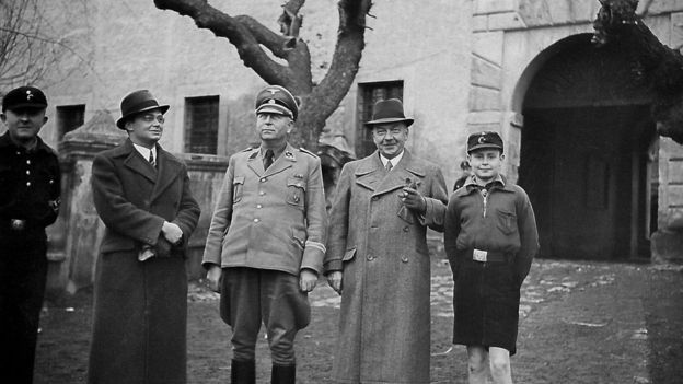 Karl llevó a su hijo mayor Dieter para que se uniera a la división Panzer en 1944, quien murió en los últimos días de la guerra. (Foto: Derek Niemann)