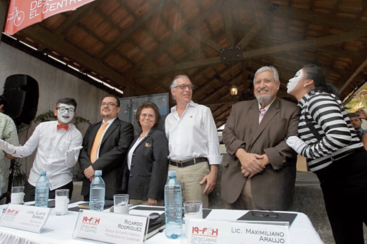 Organizadores dieron detalles del festival en la pila pública La Soledad, Barrio San Sebastián, zona 1.