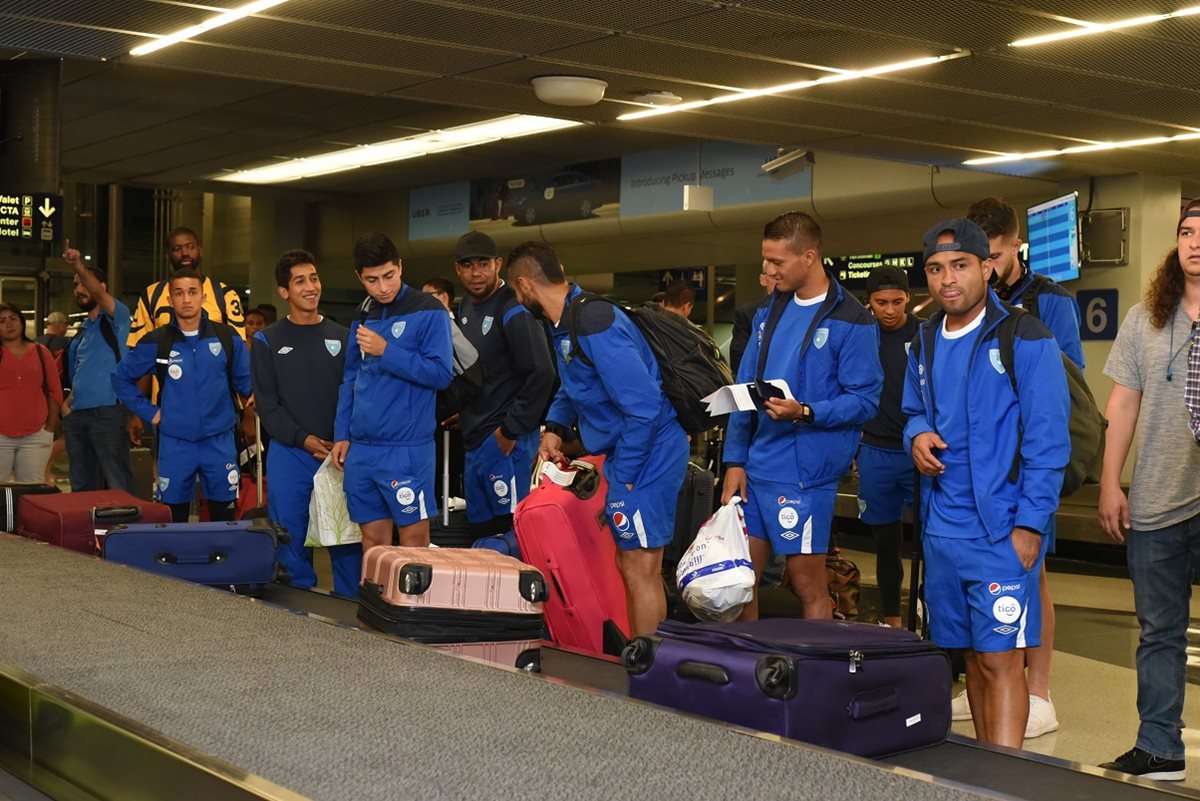 Los seleccionados guatemaltecos llegaron el sábado a Chicago en donde enfrentarán a Ecuador, el próximo martes. (Foto Prensa Libre: Wilfredo Girón)