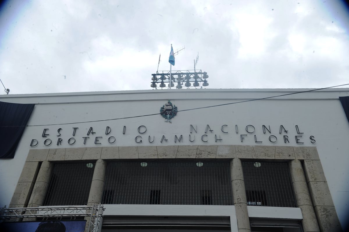 El estadio nacional llevará ahora el nombre de pila del atleta Doroteo Guamuch Flores. (Foto Prensa Libre: Edwin Fajardo)