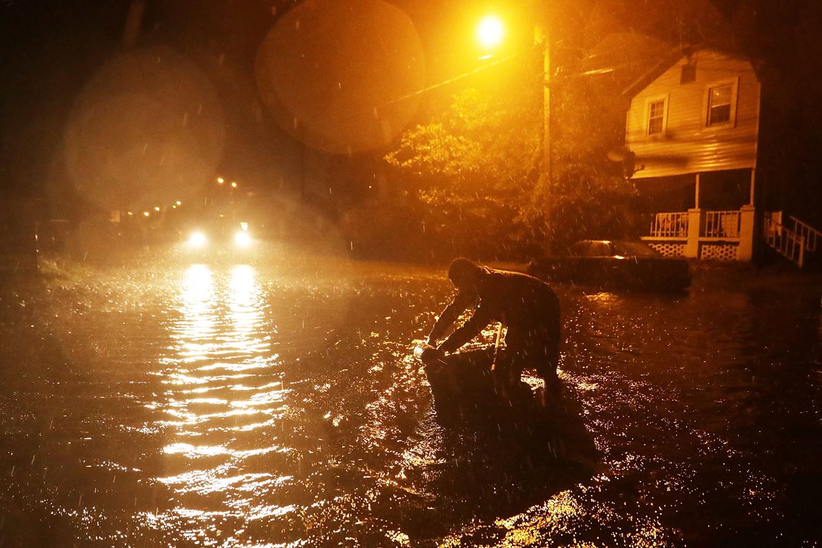 Las inundaciones ya comenzaron en New Bern, Carolina del Norte. (Foto Prensa Libre: AFP)