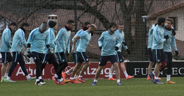 Los jugadores del Athletic Club durante el trabajo de la semana de cara al duelo contra el Valencia. (Foto Prensa Libre: AFP).