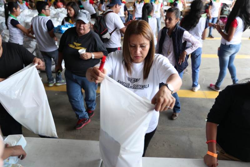 Patricia Marroquín ha hecho voluntariado para damnificados de la erupción del Volcán de Fuego. (Foto Prensa Libre: Esbin García)