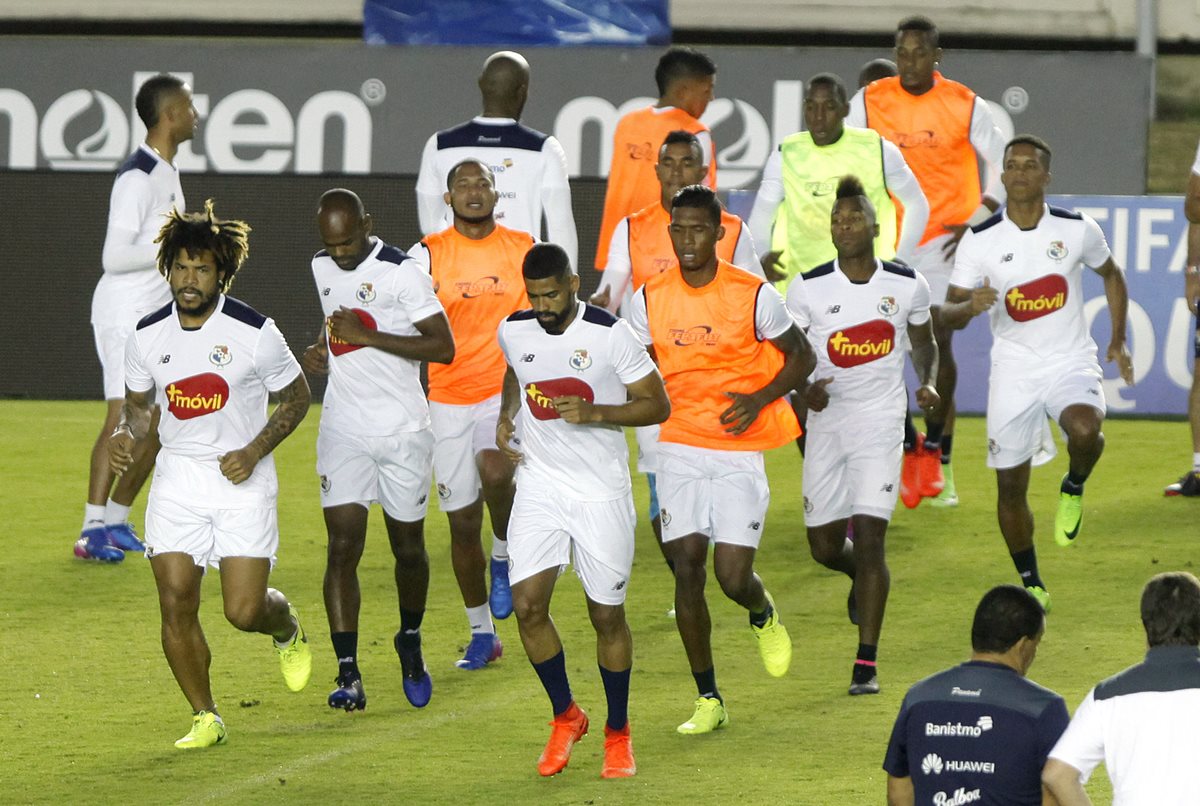 La Selección Mayor de Panamá realizó ayer su último entrenamiento de cara al partido contra Estados Unidos. (Foto Prensa Libre: EFE)