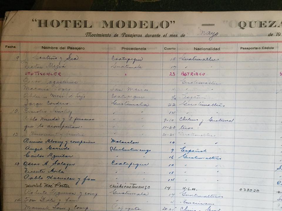 En el libro de registros del Hotel Modelo, en Xelajú, se observa que Pablo Neruda visitó esa ciudad en 1950. (Foto Prensa Libre: Cortesía hotel Modelo)