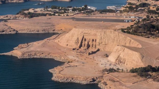 El Lago Nasser es un reservorio de agua que se formó cuando el valle se inundó. MAURO_REPOSSINI/ISTOCK/GETTY IMAGES