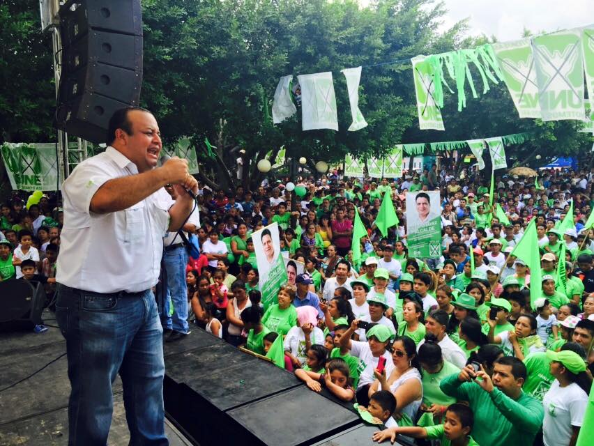 El diputado César Sandino Reyes es señalado de haber sido sorprendido en uno de los parqueos del Congreso, en estado de ebriedad y teniendo relaciones sexuales con una mujer en un vehículo. (Foto Prensa Libre: Facebook Diputado Sandino Reyes)