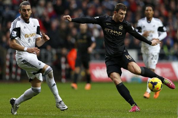 El Manchester City consiguió una importante victoria ante el Swansea. (Foto Prensa Libre: AFP)