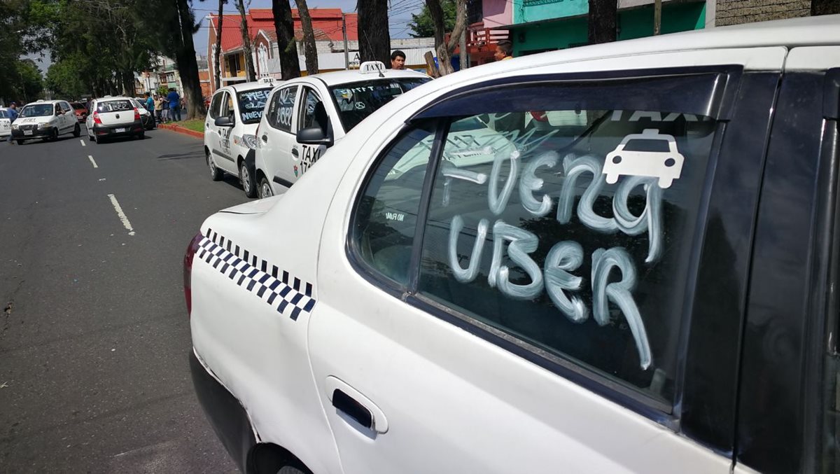 Los pilotos salieron de dos puntos, la carretera al Atlántico y la avenida Aguilar Batres.