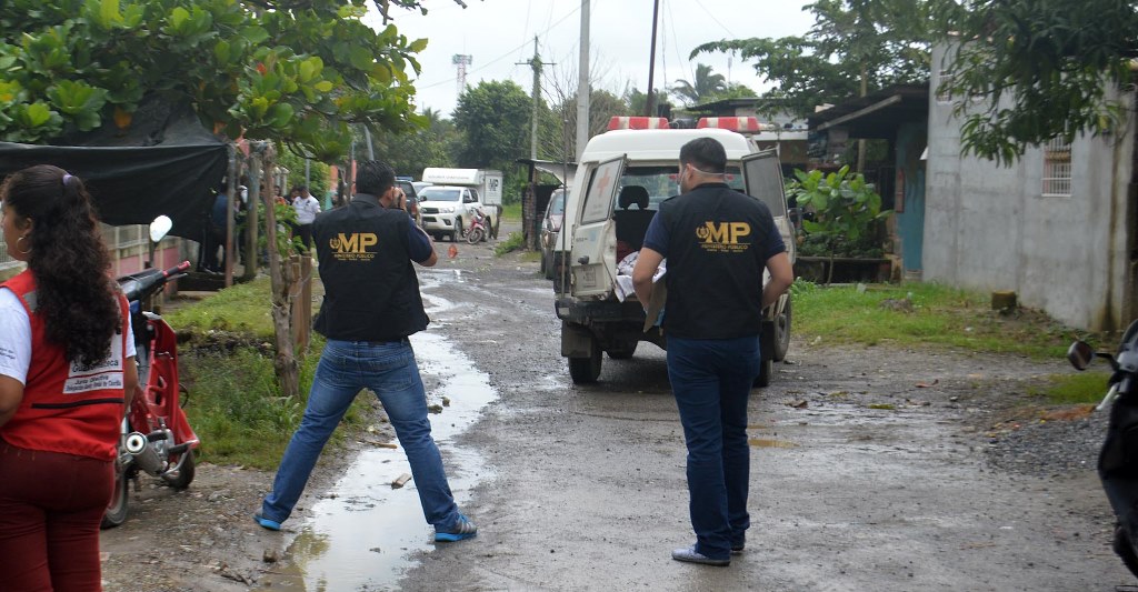 Lugar donde se registró el doble crimen, en Puerto Barrios, Izabal. (Foto Prensa Libre: Dony Stewart).