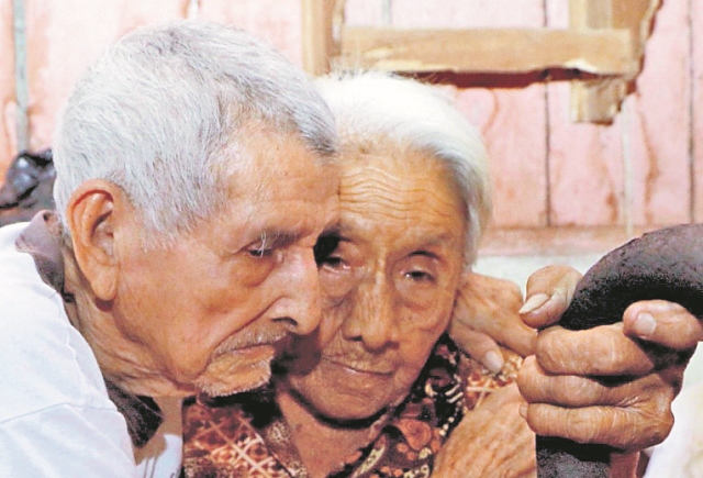 Carlos Rivera y Juana Osorio han superado muchos momentos difíciles. (Foto Prensa Libre: Rolando Miranda)