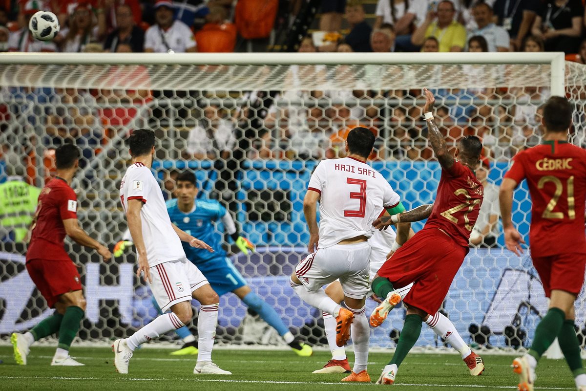 Ricardo Quaresma anotó un golazo de "tres dedos" para abrir el marcador en favor de Portugal. (Foto Prensa Libre: EFE)