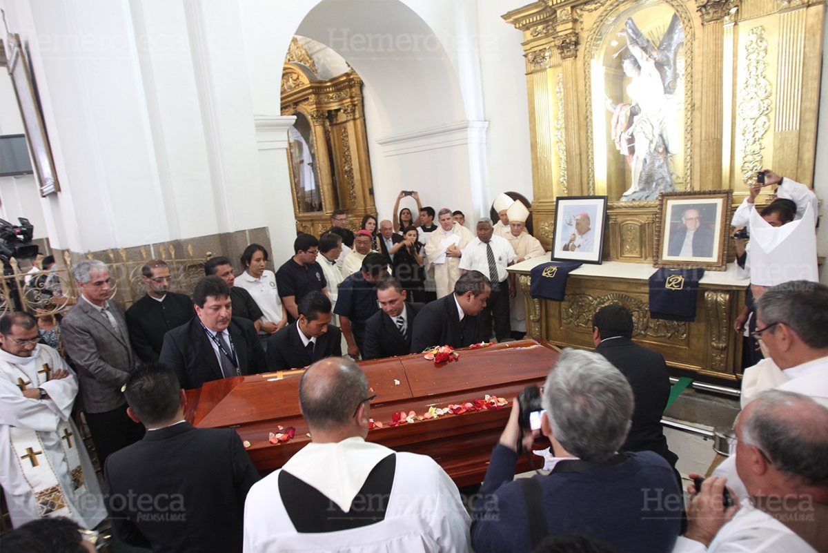 El 13 de abril de 2013 los restos de monseñor Gerardi fueron trasladados al interior de Catedral Metropolitana. (Foto: Hemeroteca PL)