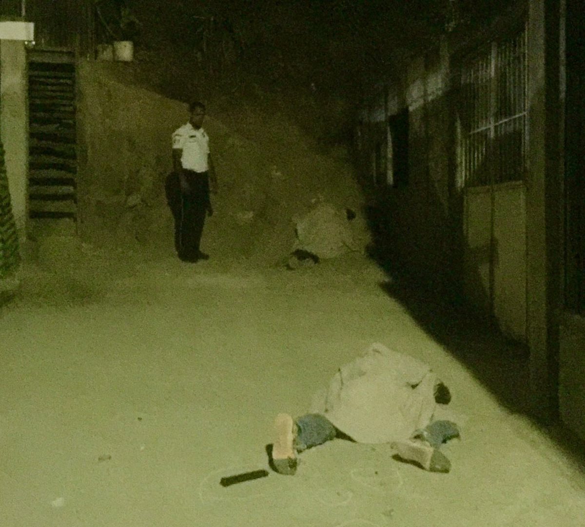 Ataque armado dejó dos hombres muertos en colonia Valle Verde, Boca del Monte. (Foto Prensa Libre: Bomberos Voluntarios)