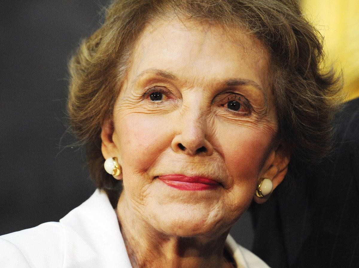 Nancy Reagan, una elegante primera dama que desafió los límites del cargo. (Foto Prensa Libre: AFP).