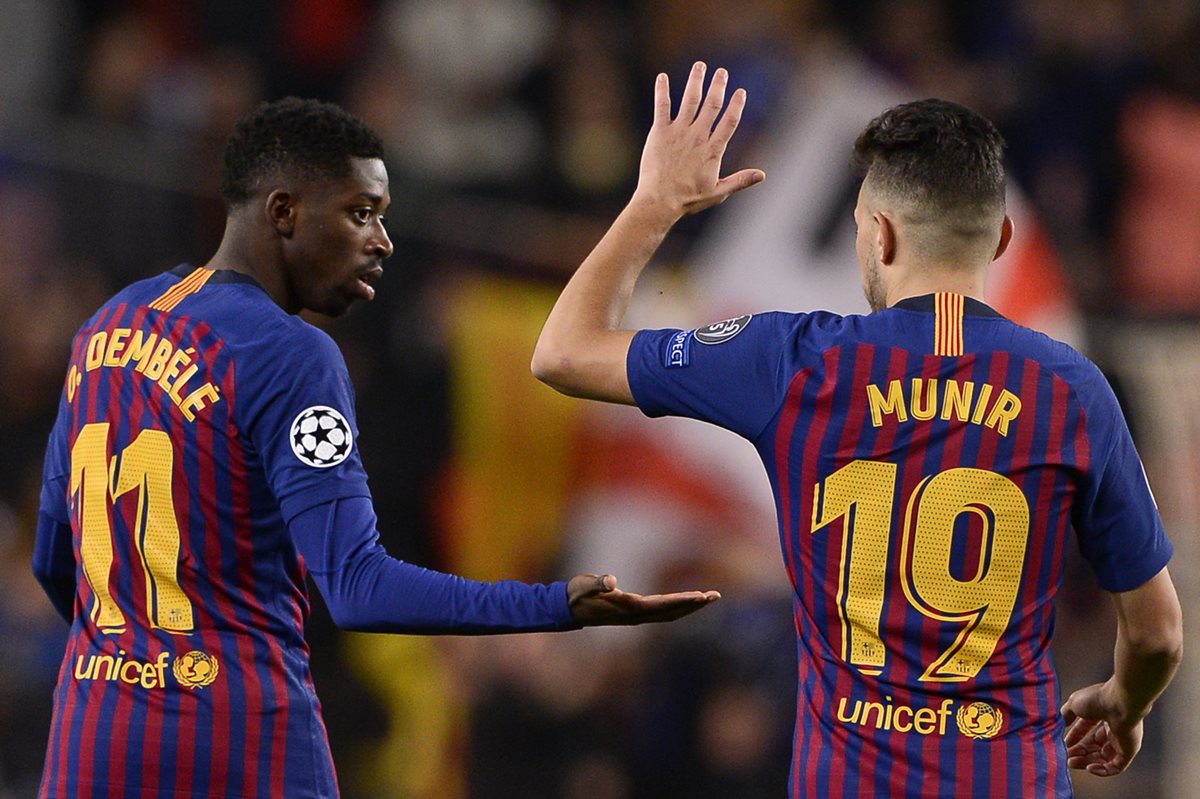 Ousmane Dembélé celebra junto a Munir después anotar un golazo frente al Tottenham. (Foto Prensa Libre: AFP)