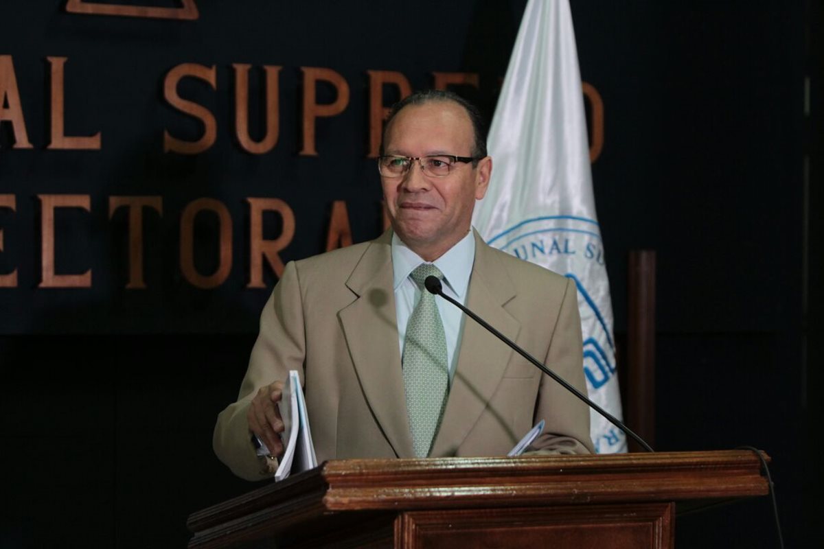 Sergio Chinchilla, auditor electoral del TSE anuncia el techo de gastos reportados para la próxima campaña. (Foto Prensa Libre: Paulo Raquec)