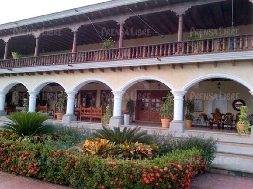 Casa estilo colonial que Mario Ponce tenía en la aldea Playitas, Morales, Izabal. (Foto Prensa Libre: Hemeroteca PL).