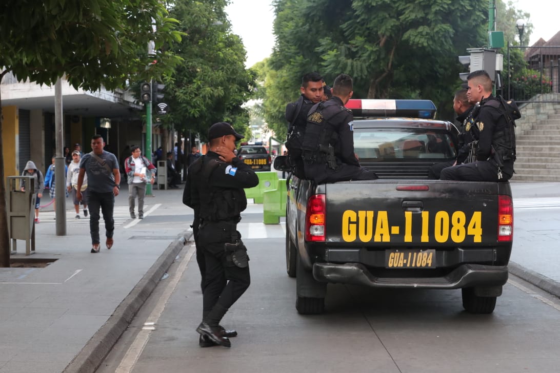 La Policía Nacional Civil enfrenta una serie de cambios en los mandos altos y medios con la gestión de Enrique Degenhart al frente del Ministerio de Gobernación. (Foto Prensa Libre: Enrique Paredes)