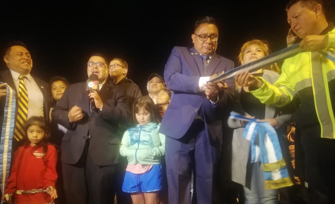 Mynor Espinosa, vocero de la comuna de Mixco, dijo que fue designado por el alcalde Neto Bran para inaugurar el puente San Marino, en la zona 8 de ese municipio. (Foto Prensa Libre: Municipalidad de Mixco)