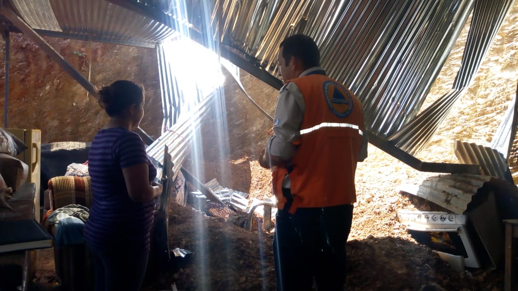 Lugar en el que murió la primera víctima de las lluvias al ocurrir un deslave, en Sansare, El Progreso. (Foto: Conred)