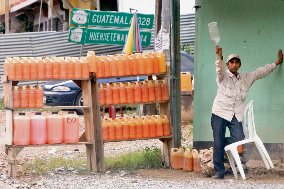 el contrabando de combustible de México hacia Guatemala ha disminuido en los últimos tres años, aseguran comerciantes e importadores.