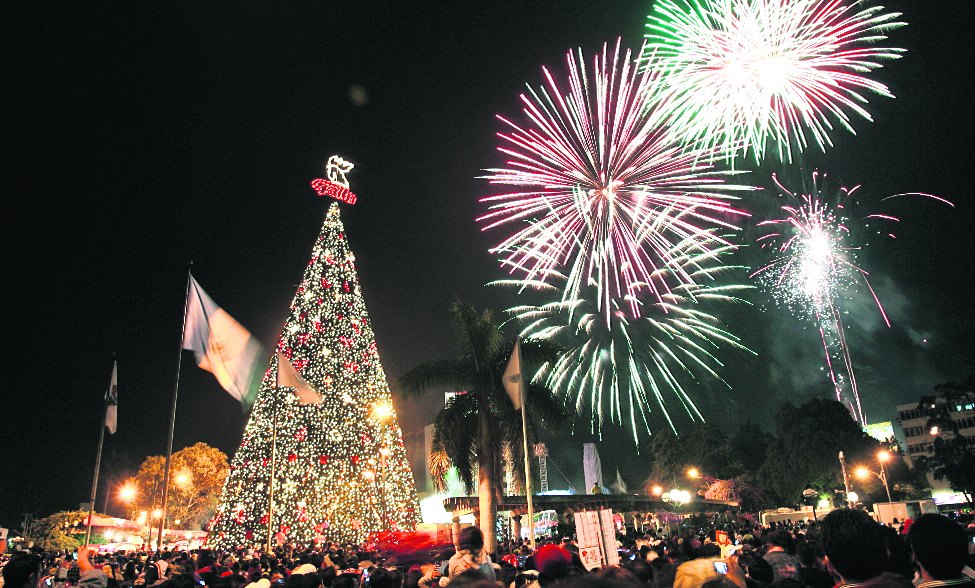 El Árbol Gallo, nuevamente será encendido en la Plaza el Obelisco.( Foto Prensa Libre: cortesía)