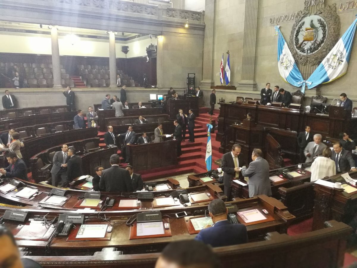 Sesión plenaria en el Congreso este martes. (Foto Prensa Libre: Esbin García).