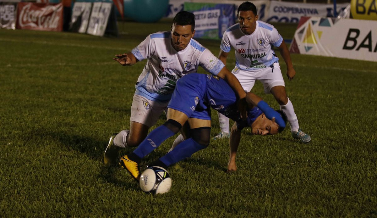 Cobán Imperial no pudo darle un triunfo a su afición en el Verapaz. (Foto Prensa Libre: Eduardo Sam Chun)