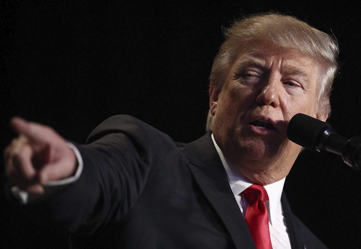 Trump pronuncia su discurso durante el Desayuno Nacional de Oración en Washington. (EFE).