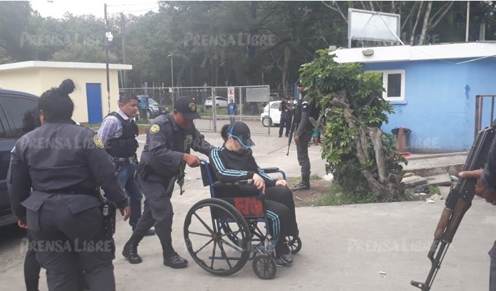 Baldetti ingresa a la emergencia del Roosevelt (Foto Prensa Libre: Cortesía)