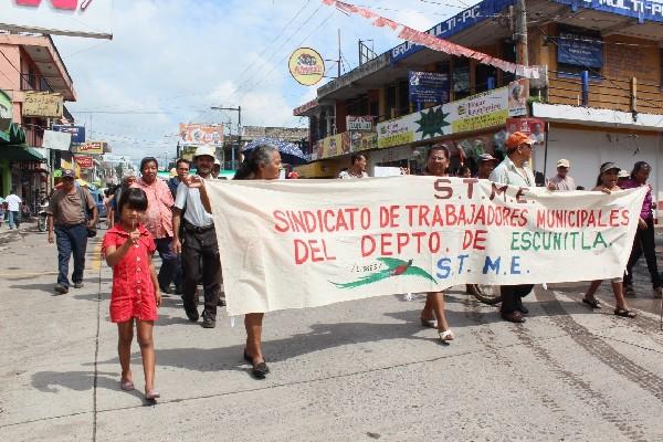 Empleados de  entidades públicas y privadas de Escuintla exigieron respeto a sus derechos laborales.