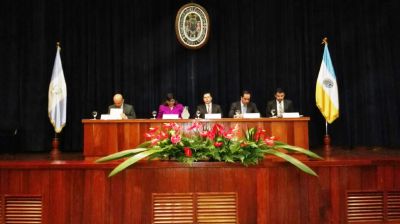 El magistrado Aguilar participó en un foro realizado en la Universidad Rafeal Landívar. (Foto Prensa Libre: Edwin Pitán)