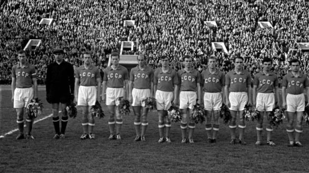 La selección soviética en el estadio Lenin de Moscú en 1960. GETTY IMAGES