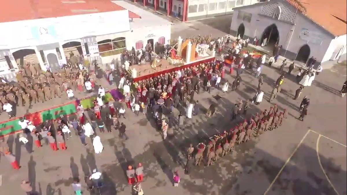 Salida de la procesión de Jesús Nazareno de la Guardia de Honor. (Foto Prensa Libre: Ejército de Guatemala)