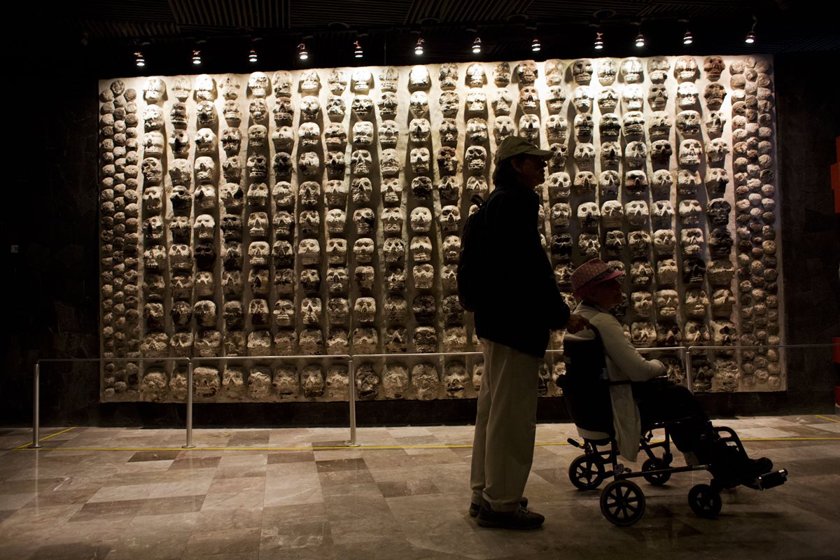 Exhibición muestra a la deidad Xochipilli. (Foto Prensa Libre: AP)