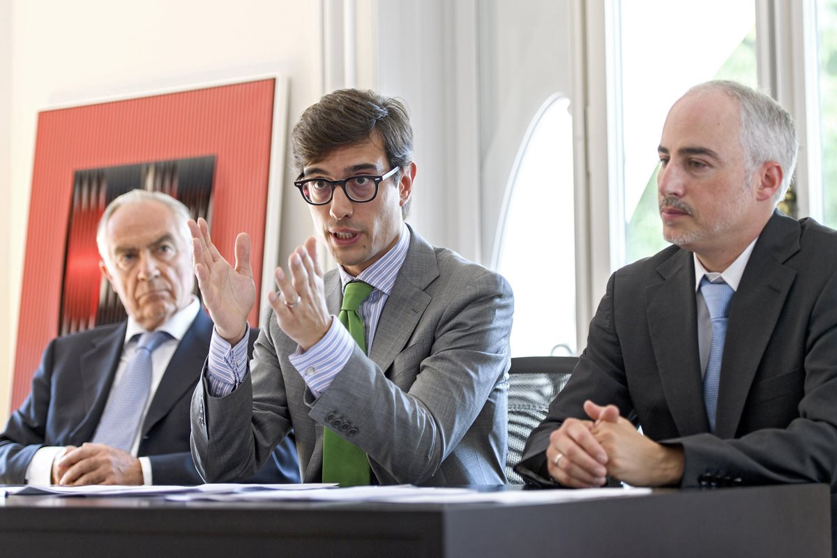 Abogados de Sperisen explican su petición en Ginebra, Suiza. (Foto Prensa Libre: EFE)