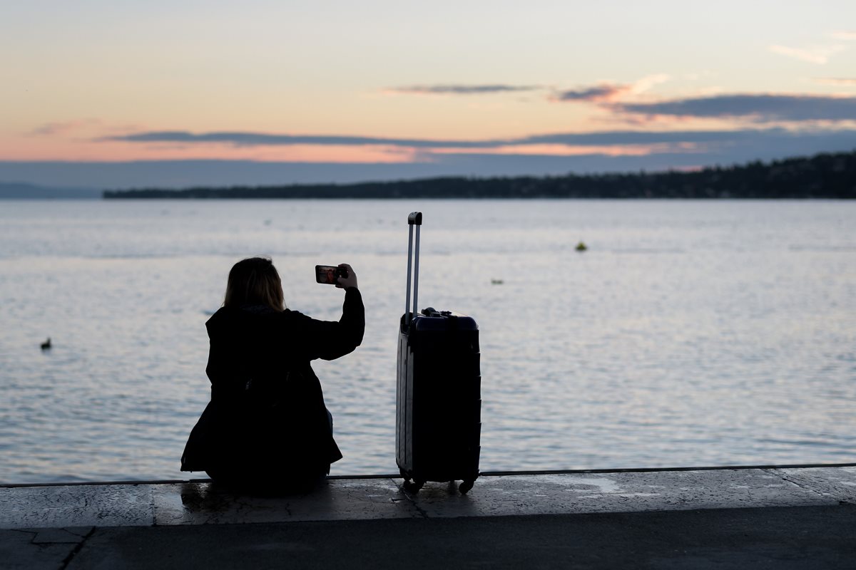 Turistas buscan un lugar para esperar el gran eclipse del siglo en EE. UU. (Foto Prensa Libre: AFP)