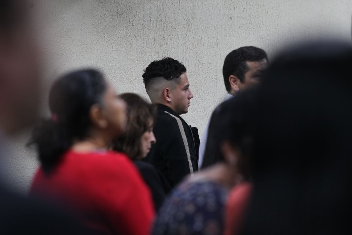 José Manuel Morales llegó con nuevo look a la audiencia de inicio de juicio del caso Botín Registro de la Propiedad. (Foto Prensa Libre: Érick Ávila)