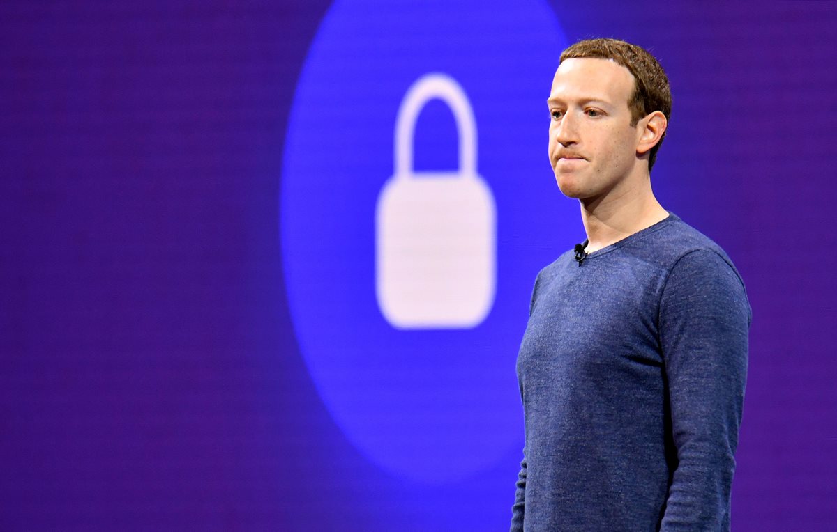 La caída de las acciones de Facebook en la Bolsa de Valores de Nueva York se debió al revelar los resultados del segundo trimestre. (Foto Prensa Libre: AFP)