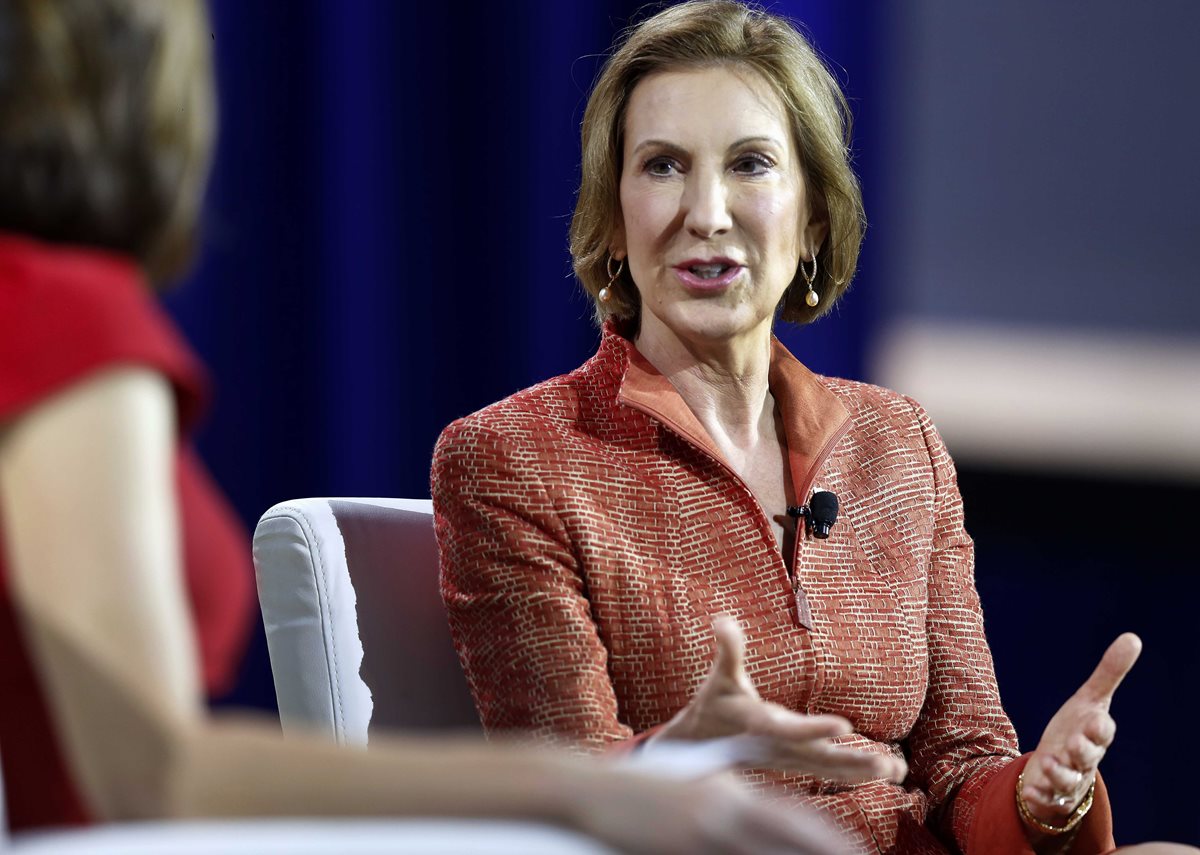 Carly Fiorina (derecha), es la más reciente víctima de los comentarios del magnate Donald Trump, cuando se burló de su apariencia. (Foto Prensa Libre: AP).