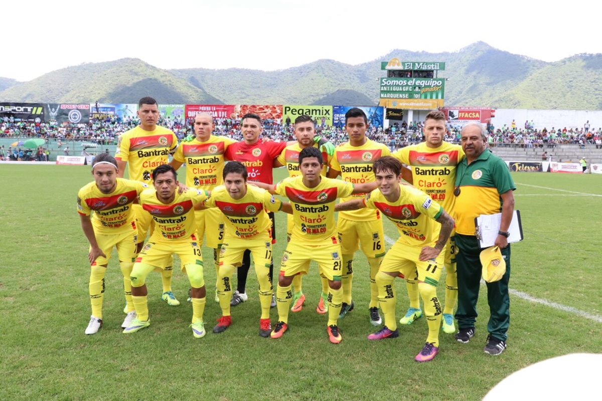 Este es el equipo titular de Marquense, que enfrentó a Antigua GFC en la jornada 1. (Foto Prensa Libre: Renato Melgar)