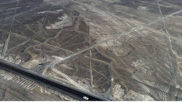 Los daños que dejó al camión ahora también serán visibles desde el aire. EPA