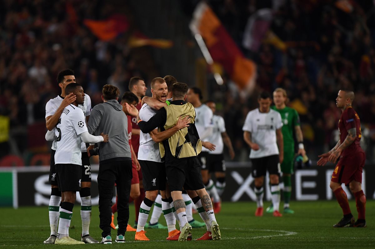 Los jugadores del Liverpool celebran la clasificación a la final de la Champions. (Foto Prensa Libre: AFP)