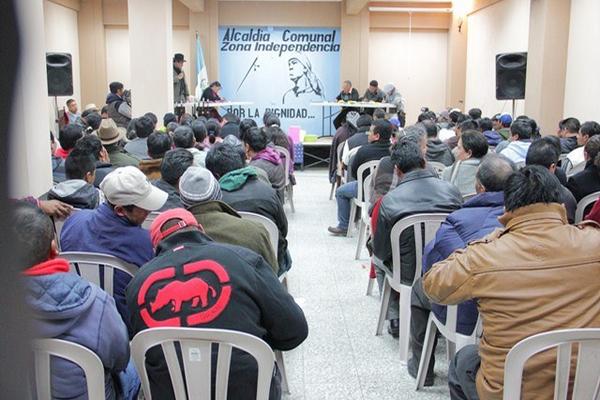 Elección de dirigentes se llevó a cabo en el salón comunal, en la cabecera. (Foto Prensa Libre: Édgar Domínguez)