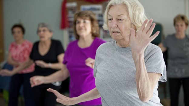 Las clases de zumba requieren de un alto grado de esfuerzo físico que no todas las personas pueden asumir. (GETTY IMAGES)