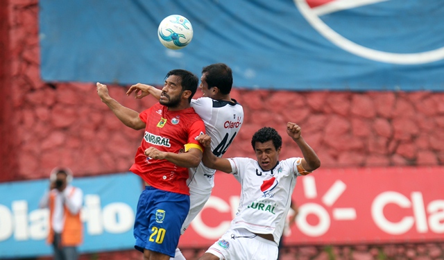 Este martes la Usac recibe a los rojos, en el estadio Revolución. (Foto Prensa Libre: Carlos Vicente).