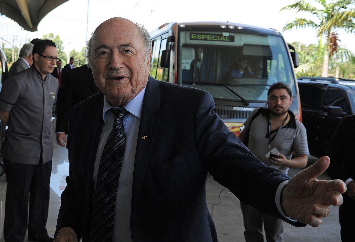 Joseph Blatter fue acusado por sobornos en la elección de las sedes para diversos mundiales de futbol.(Foto Prensa Libre: AFP)